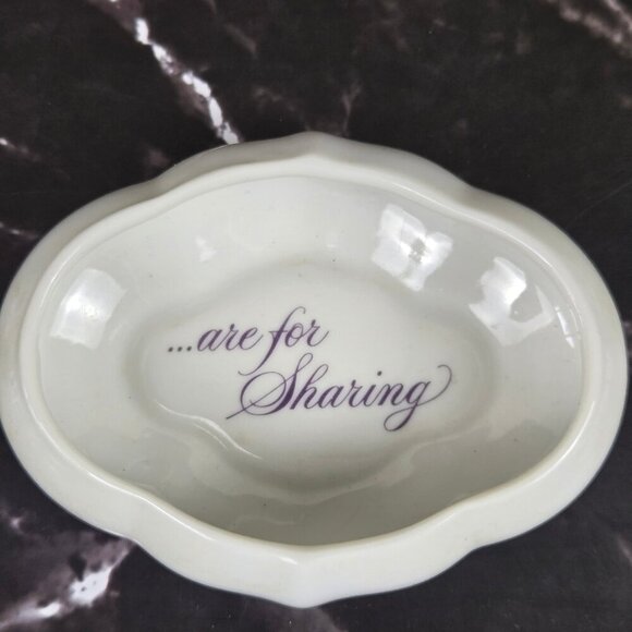 Vintage Avon 1983 Musical Trinket Box "Memories are for Sharing" Porcelain WORKS - Picture 10 of 13